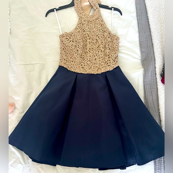 As new, it was only used twice, it's size 1/2 - Picture 1 of 1